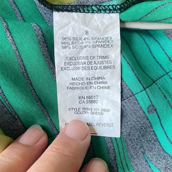 Bebe green silk dress with tie and front pleats - Picture 9 of 13